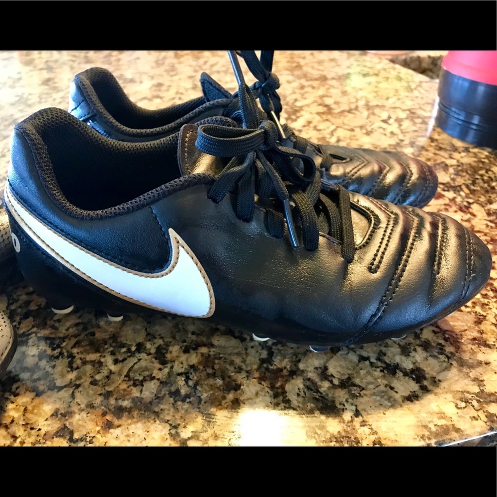 Boy’s Nike Tempos Soccer Cleats